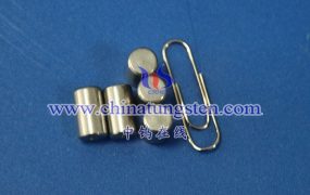 Is the Emission Efficiency of Barium Tungsten Cathode Affected by Gas Pressure?