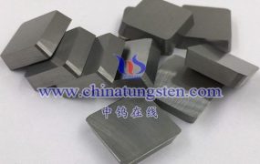 How to Predict Life of High-Density Alloys in High-Temperature Fatigue?