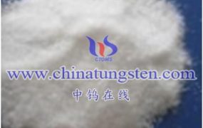 What Is the Decomposition History of APT in Non-Oxidizing Atmosphere?