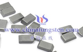 Are There Any Special Considerations or Tips for Using Carbide Saw Blades in Specific Applications?